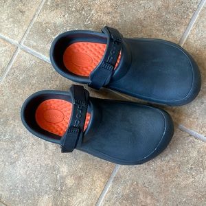 Crocs non slip work shoes size W10 or M8
